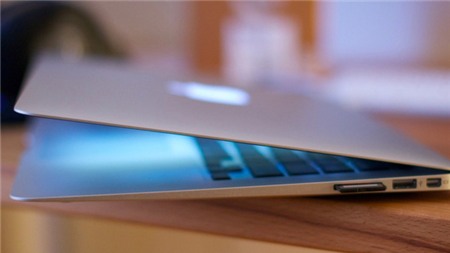 Apple vừa biếu không 100 USD cho người dùng MacBook Air