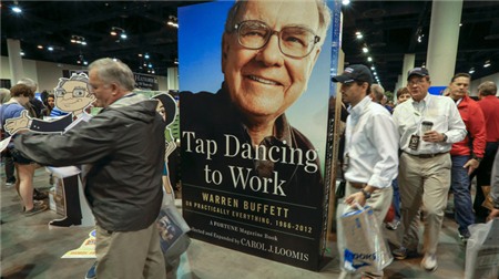 Tỷ phú Warren Buffett bất ngờ rót 1 tỷ USD vào Apple