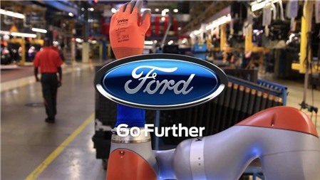 Cánh tay robot của Ford vừa biết ráp xe hơi vừa biết pha cà phê