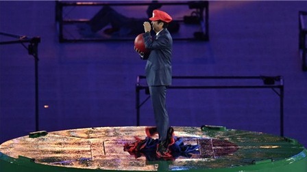 Thủ tướng Nhật Shinzo Abe hóa trang thành Mario