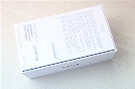 Mở hộp iPhone 7 màu đen mờ bản thương mại đầu tiên tại Việt Nam