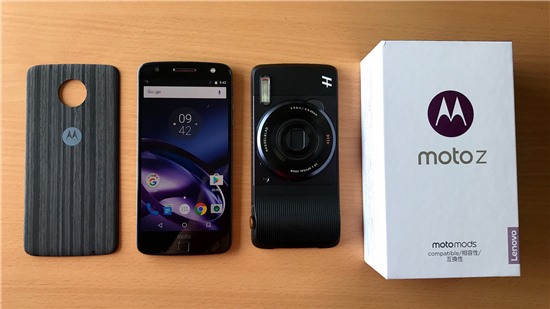 Moto Z: Smartphone siêu mỏng, biến hóa cùng bộ phụ kiện độc đáo