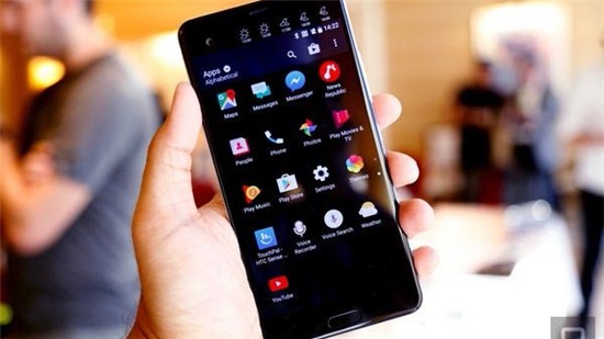 HTC ra smartphone U Ultra 2 màn hình, tích hợp trí tuệ nhân tạo