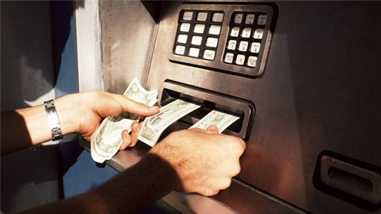 Hack ATM bằng máy khoan cầm tay và dụng cụ giá 15 USD