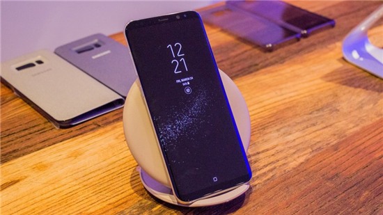 Thêm khách hàng tố Galaxy S8 gặp vấn đề sạc không dây