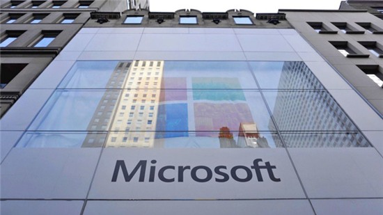 Surface, LinkedIn và đám mây giúp Microsoft hồi phục doanh thu