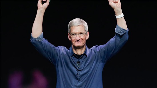 Tín nhiệm của CEO Apple Tim Cook tụt dốc không phanh