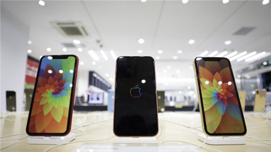Apple bất ngờ hủy nhiều dây chuyền sản xuất iPhone XR