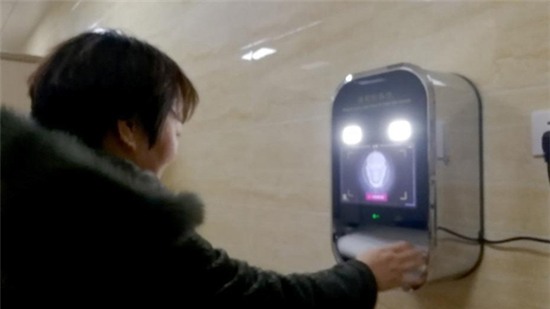Trung Quốc lắp thiết bị nhận dạng khuôn mặt ở toilet công cộng