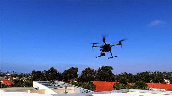 Cảnh sát Mỹ truy đuổi nghi phạm bằng drone