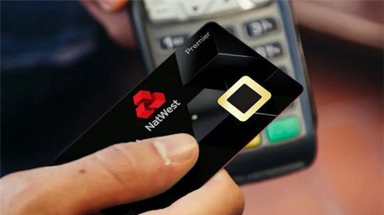 Ngân hàng Anh thử nghiệm thẻ tín dụng tích hợp cảm biến vân tay