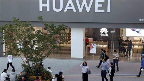 Huawei là quả bóng trong cuộc chiến thương mại Mỹ - Trung
