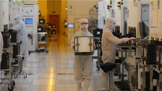'Trung Quốc cần hơn 10 năm để xây dựng ngành công nghiệp chip'