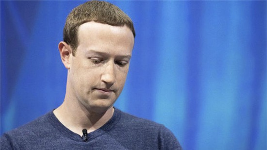 Cổ đông Facebook tiếp tục tìm cách 'lật đổ' Mark Zuckerberg