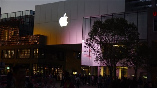 Foxconn sẵn sàng chuyển dây chuyền sản xuất iPhone ra khỏi Trung Quốc nếu cần