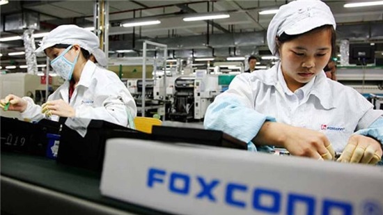 Sáng lập Foxconn khuyên Apple di dời dây chuyền iPhone