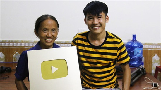 Sau một tháng YouTube bật kiếm tiền, Bà Tân Vlog kiếm được 300 triệu?