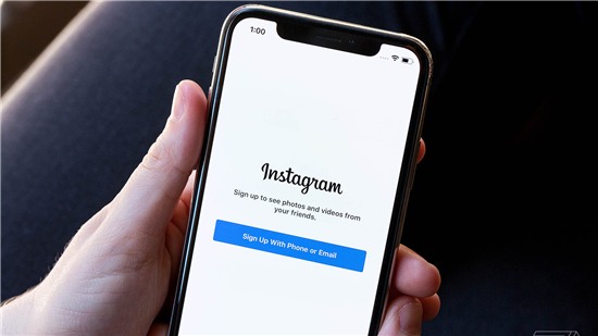 Facebook "đòi" thêm tên mình vào hai dịch vụ Instagram và WhatsApp