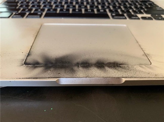 MacBook Pro bị cấm mang lên máy bay do có nguy cơ phát nổ MacBook Pro bị cấm mang lên máy bay do có nguy cơ phát nổ