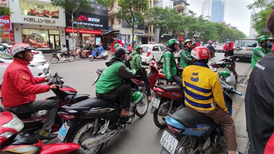 Grab thu hộ thuế: Lái GrabBike kiếm trăm triệu, nộp thuế 4,5 triệu đồng