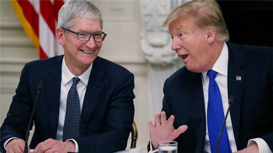Tim Cook được khen “nức mũi” trước thành công của Apple