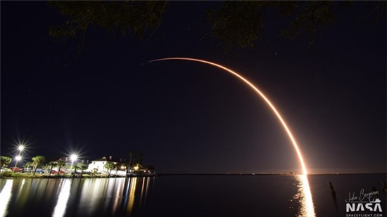 SpaceX phóng cùng lúc 60 vệ tinh Starlink vào không gian SpaceX phóng cùng lúc 60 vệ tinh Starlink vào không gian