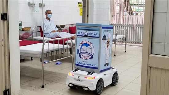 Thừa Thiên Huế: Robot phục vụ bệnh nhân phòng chống dịch Covid-19