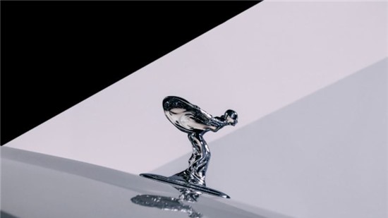 Rolls Royce thiết kế lại biểu tượng Thiếu phụ bay